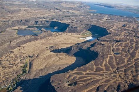 Dry Falls: The Largest Waterfall That No Longer Exist | Amusing Planet