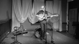 An Empty Room with Colter Wall - "Sleeping On The Blacktop" Chords - ChordU