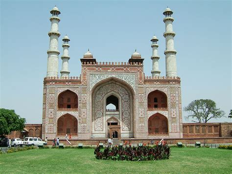 Akbar's Tomb - Islamic Architecture in India