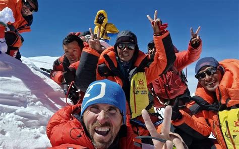 Record-breaking summit: More than 100 climbers from Pakistan and other ...