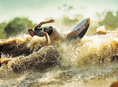 Fogonazos: Pororoca: surfing the Amazon