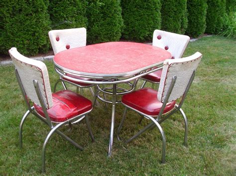 1950’s retro kitchen table chairs - Bringing Back Classic New York City Diner to Your Kitchen ...