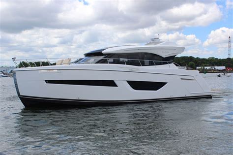 Carver C52 Coupe - CenterPointe Yacht Services