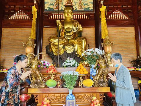 BUDDHIST DEVOTEES VISIT DAI TUNG LAM HOA SEN PAGODA AND ATTEND THE ...