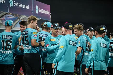 The Brisbane Heat players celebrate their win over Sydney Sixers ...