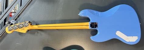 Fender Aerodyne Blue 4 string - The LowEnd Bass Shop