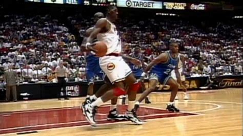 Top 10 Plays: Hakeem Olajuwon 1995 NBA Finals - YouTube