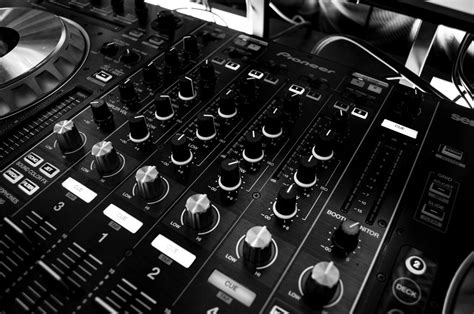 Free Images : table, music, turntable, black and white, dj, musical instrument, power ...