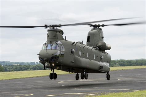 RAF flying high in new Chinook helicopters - GOV.UK