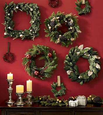 D E T A I L S: Christmas Wreaths