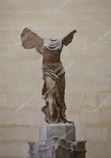 Statue of Nike in Louvre museum – Stock Editorial Photo © torishaa ...