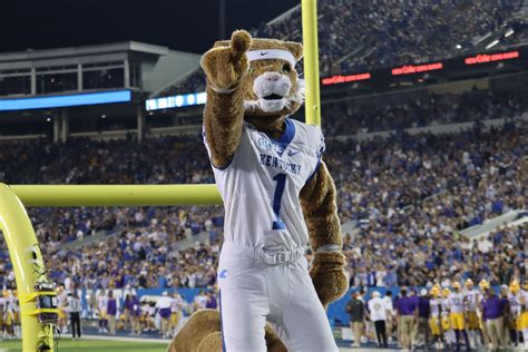 Kentucky Football Fan Day details - A Sea Of Blue