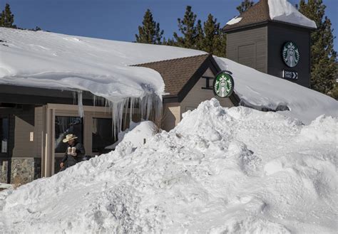 Photos of a 'Mammoth' snowfall: California town gets hit with 10 feet ...