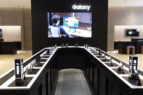 Samsung is launching three new stores in the US as Galaxy turns 10