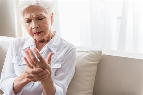 Tips to Reduce Joint Pain for Seniors - Beverly's Daughter