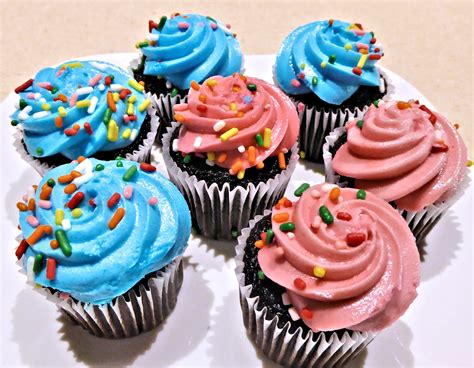 Free Images : sweet, food, cupcake, dessert, icing, sprinkles, flavor, buttercream, cake ...