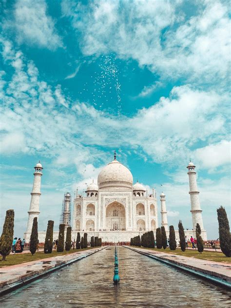 Taj Mahal in bright sunny · Free Stock Photo