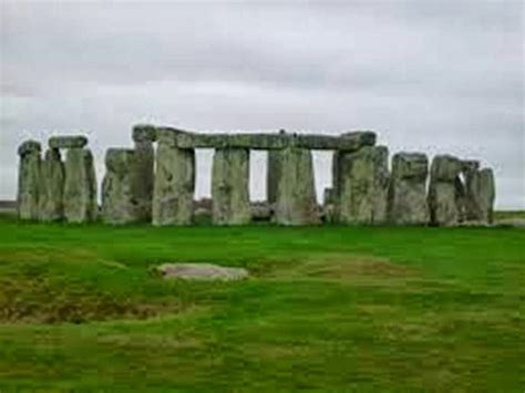 4,000 years old Stonehenge rebuilt and less than 50 years old?