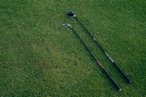 How To Use Broomstick Putter? - The Brassie