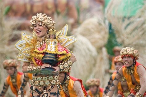 Street Dancing during Sinulog Festival | Jacob Maentz