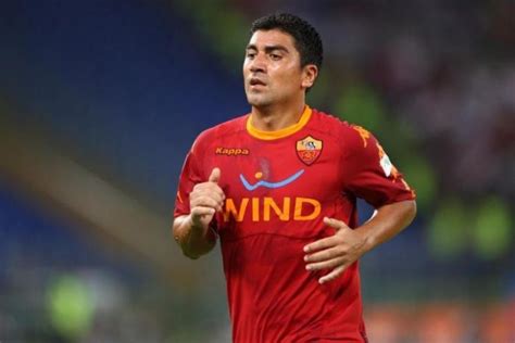 Ex-Roma player David Pizarro: “The Giallorossi must win the Conference League, Mourinho is a ...