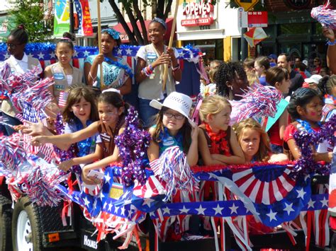File:Capitol Hill 4th of July Parade 2014 (14389938997).jpg - Wikimedia Commons