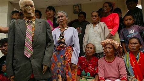 Ritual Ma’nene: Ritual Unik Khas Toraja, Mengeluarkan Kembali Jasad Berusia Puluhan Hingga ...