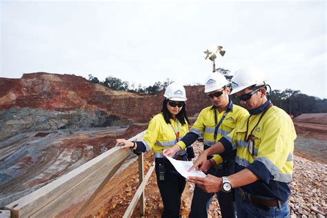 Inilah Gaji Merdeka Copper Gold, Perusahaan Tambang Emas Terbesar - BlitarKota