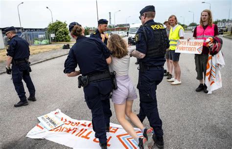 Greta Thunberg Charged With Disobeying Swedish Police During Climate ...