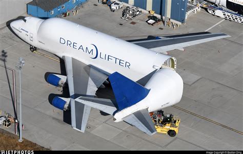 Boeing Dreamlifter | Boeing dreamlifter, Cargo aircraft, Boeing