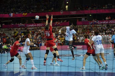 Archivo:Handball at the 2012 Summer Olympics 703676.jpg - Wikipedia, la enciclopedia libre