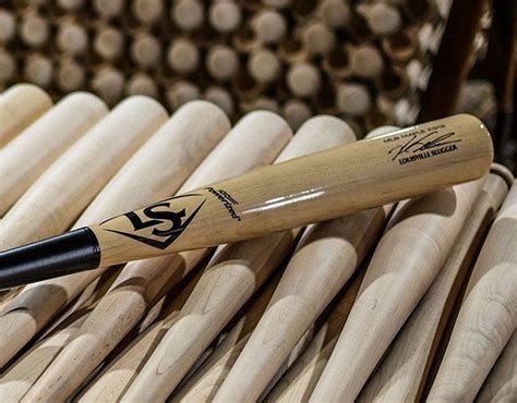 Wood Baseball Bat Guide - How to Choose a Wood Bat | Louisville Slugger