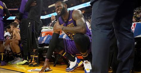 Lakers Rout Warriors on Christmas, But Lose LeBron James to Injury - FanBuzz