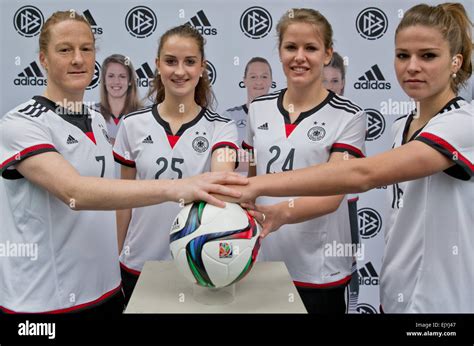 The players of the German womens national soccer team Lena Petermann (L-R), Sara Daebritz ...