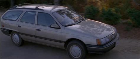 IMCDb.org: 1990 Ford Taurus L Wagon [DN5] in "Species, 1995"