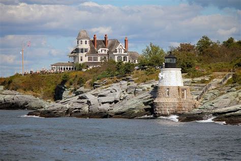 Castle Hill Inn and Castle Hill Lighthouse, Newport, Rhode Island | Castle hill lighthouse ...