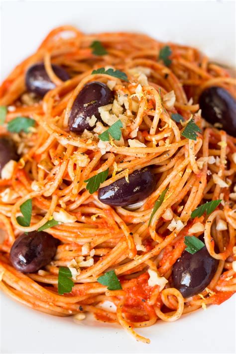 Vegan tomato sauce pasta - Lazy Cat Kitchen