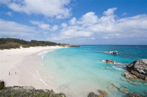 A Guide to Bermuda's Horseshoe Bay Beach