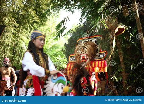 Reog Ponorogo a Traditional Dance from Indonesia Editorial Stock Image - Image of reog ...