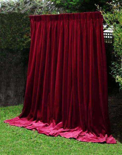 97a676731ef258bc184ec02524ac77f7.jpg (804×1024) | Red velvet curtains, Velvet curtains, Red curtains