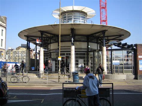 Woolwich Arsenal railway station © Nigel Cox cc-by-sa/2.0 :: Geograph ...