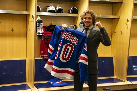 Artemi Panarin unveils his new Rangers Jersey | Battle Of Hudson