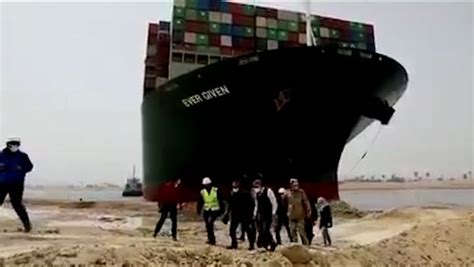 Rescue efforts to free cargo ship blocking Suez Canal | News ...