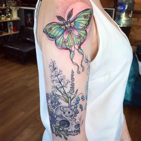 🔥🔥 Moth Tattoo: The complete guide (Meaning and designs!)