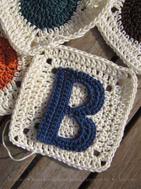 Applique letters for crochet - page is in Hungarian, but with links to pattern in crochet ...