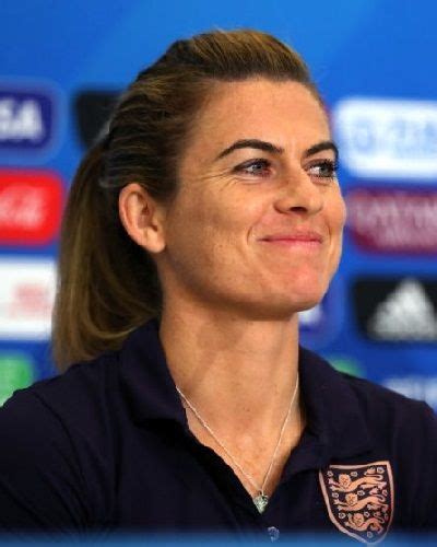 Why did professional footballer Karen Carney took the decision to retire? Know about her partner ...