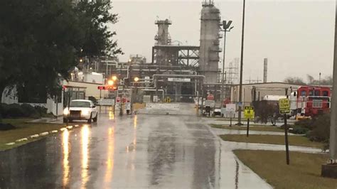 1 dead, 3 injured after chemical tank explosion in Pasadena - ABC13 Houston