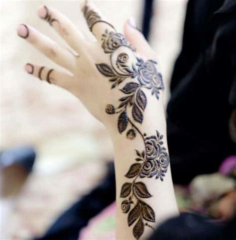 View Beautiful Floral Mehndi Design PNG