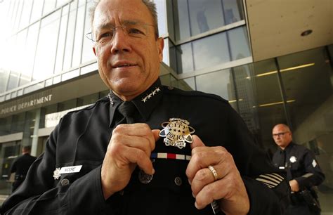 LAPD officers' new badges have vintage look to mark force's 150th ...