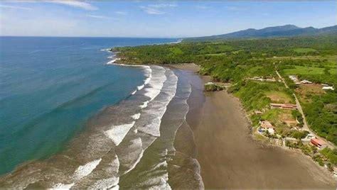 Playa las Flores a sólo 2 horas al este del aeropuerto de San Salvador. | Country roads, Beach ...